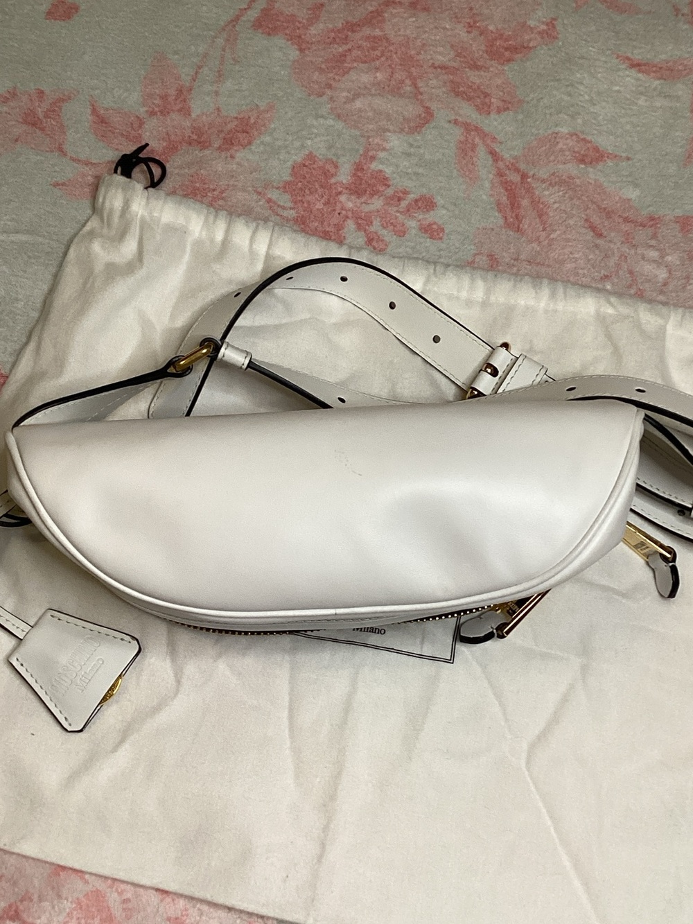 Moschino White Leather Logo Belt Bag with Gold Hardware - Picture 5 of 12